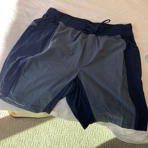 Slightly worn lulu lemon built in liner XL
